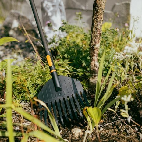 Úzké hrábě na listí Fiskars OneClick 1082704 - 3