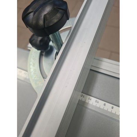 Použito - Elektrická stolní kotoučová pila Makita 2712 - 8