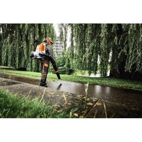 Aku zádový fukar na listí STIHL BRA 200 - 5