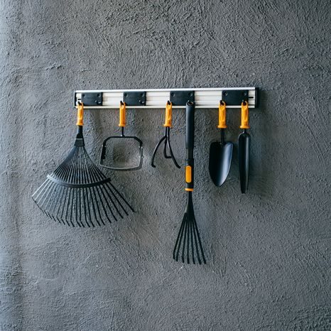 Věšák na zahradní nářadí Fiskars 1082705 - 2