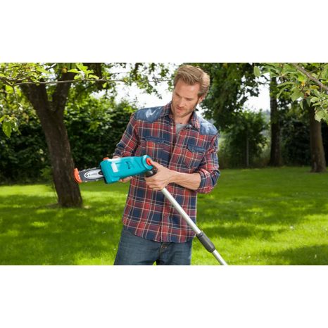 Elektrická teleskopická vyvětvovací pilka Gardena TCS 720/20 8868-20 - 2