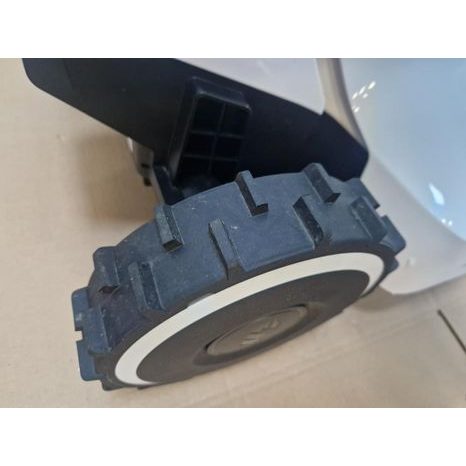 Použito - Robotická sekačka Mammotion YUKA 2000 s košem (r. 2024) - 2