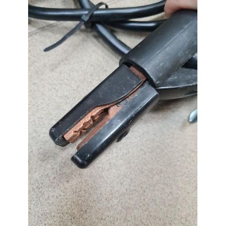 Použito - Elektrická invertorová svářečka HECHT 1828 - 4