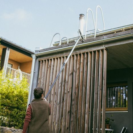 Čistič odkvapov Fiskars OneClick 1080698 - 4