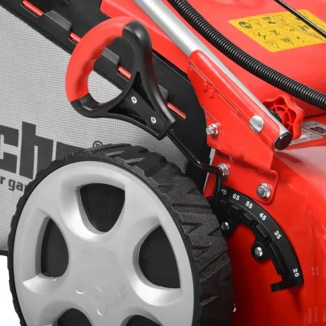 Detail kola sekačky