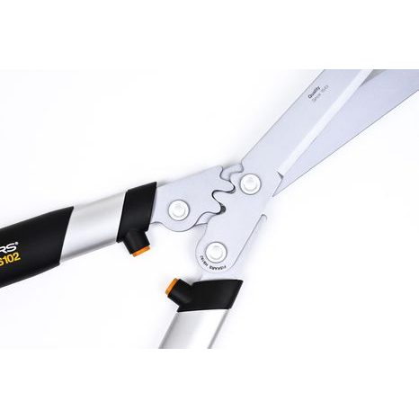 Nůžky na živý plot Fiskars Quantum™ HS102 1001449 - 4