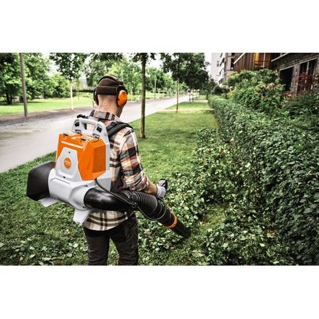 Aku zádový fukar na listí STIHL BRA 280 B - 7