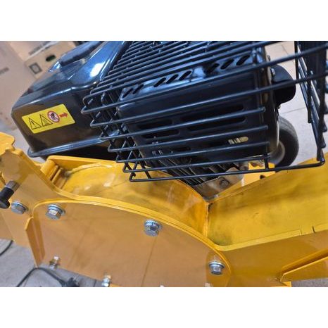 Použito - Benzínový drtič větví Riwall PRO RPS 7058 - 8