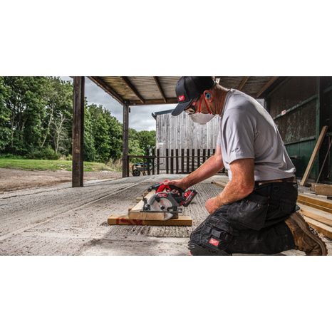 Aku okružní pila Milwaukee M18 FCS552-0 4933493587 - 11