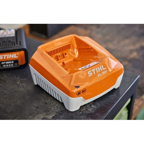 Nabíječka STIHL AL 301 - 2