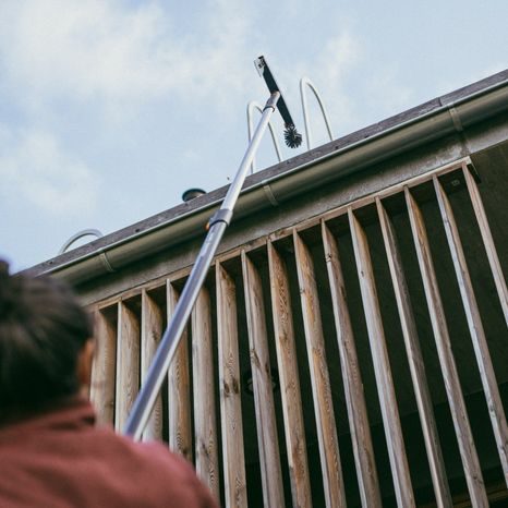 Čistič odkvapov Fiskars OneClick 1080698 - 3