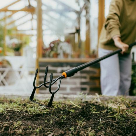 Kultivátor s motyčkou Fiskars OneClick 1080685 - 3