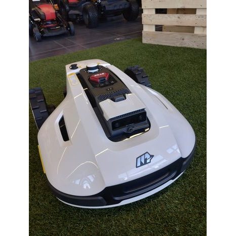 Zánovní - Robotická sekačka Mammotion YUKA 2000 s košem (r. 2024) - 2