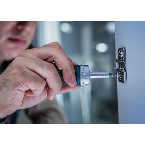 Ráčnový krátký šroubovák Bosch se zásobníkem 6 ks bitů 1600A039PW - 3