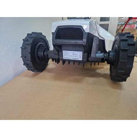 Použito - Robotická sekačka Mammotion YUKA 2000 bez koše (r. 2024) - 4