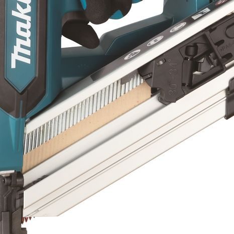 Aku hřebíkovačka Makita XGT BN001GZ - 2