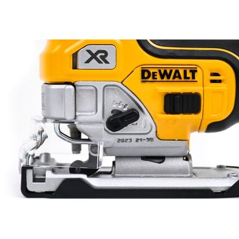 Aku priamočiara píla DeWALT DCS335NT-XJ - 4