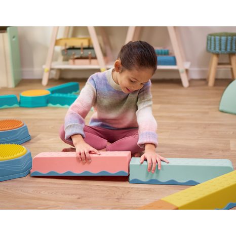 Překážková dráha se stupínky Balance & Build B-Toys - 14