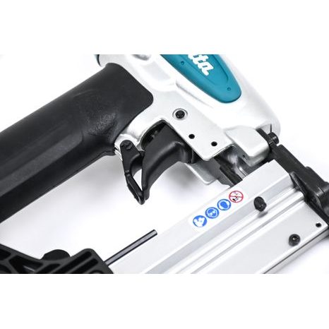 Použito - Pneumatická hřebíkovačka Makita AF353 - 10