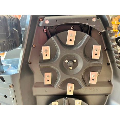 Použito - Robotická sekačka Mammotion LUBA 3 AWD 3000 - 24