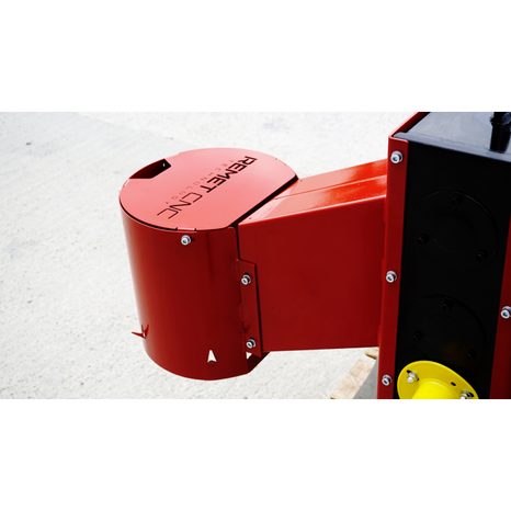 Špalíkovač za traktor REMET R-150 - 12