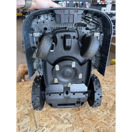 Použito - Robotická sekačka ANTHBOT Genie 1000 - 4