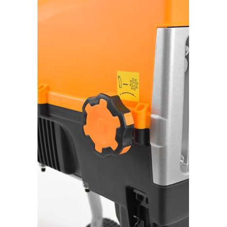 Nastavení drtícího válce, pro drcení malých a větších větví.