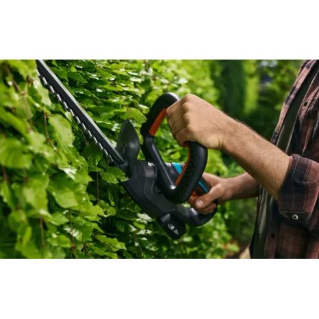 Aku nůžky na živý plot Gardena EasyCut 55/18V P4A set 14735-20 - 4