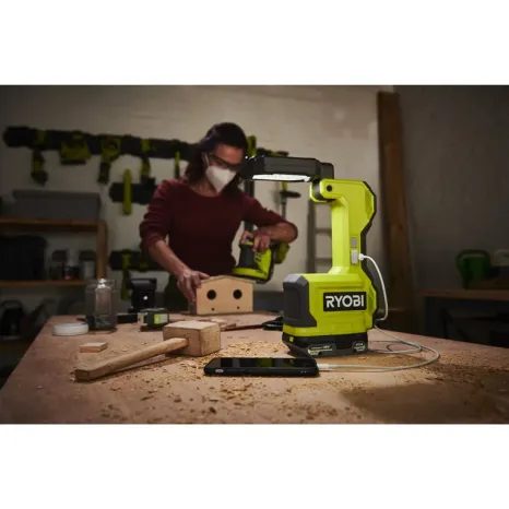 Aku LED magnetická svítilna Ryobi RMTL18-0 - 6