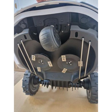 Použito - Robotická sekačka Mammotion YUKA 2000 s košem (r. 2024) - 3