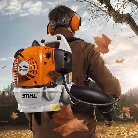 Benzínový zádový fukar na listí STIHL BR 200 - 4