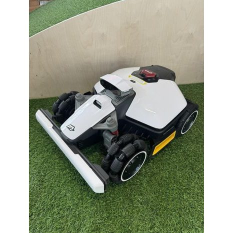 Použito - Robotická sekačka Mammotion LUBA mini AWD 800 (55) - 2