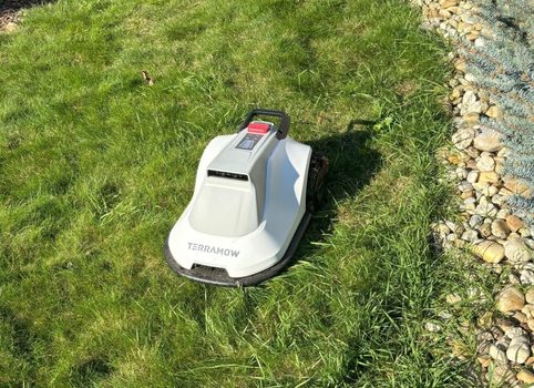 Znáte robotickou sekačku TerraMow? 5 důvodů, proč jí svěřit svůj trávník