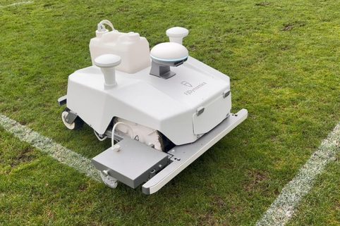 Test robotické lajnovačky FJD RLM01: Přesnost překvapila i zkušeného správce hřiště