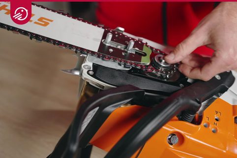 Jak nasadit řetěz na motorovou pilu