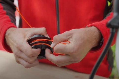 Jak namotat strunu na křovinořez