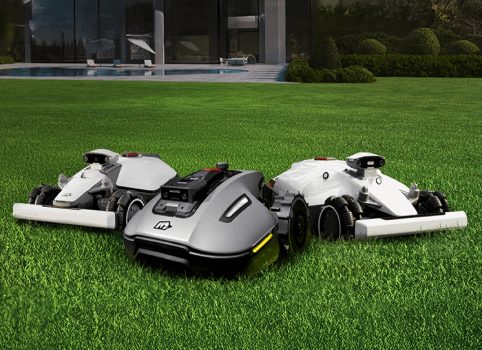 Na ukázky robotických sekaček se můžete těšit i letos