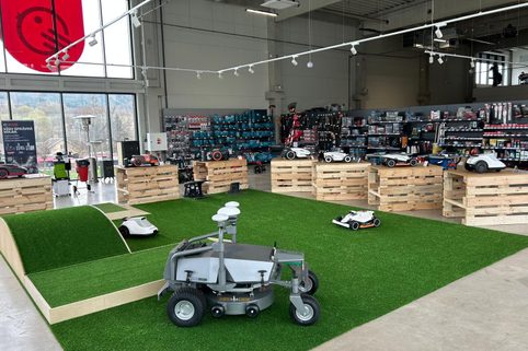 V Lelekovicích jsme otevřeli největší showroom robotických sekaček