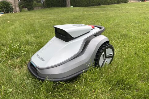 Robotické sekačky bez drátu – recenze a testy