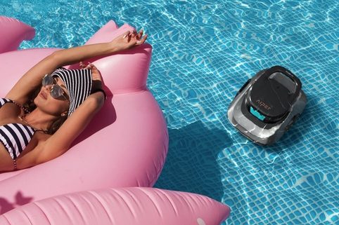 Užijte si dokonale čistý bazén díky chytrému vysavači