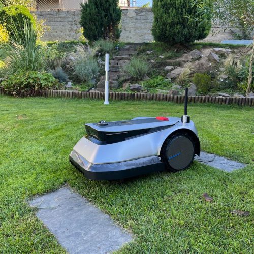 Robotická sekačka Ecovacs