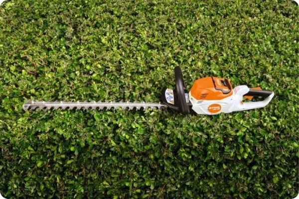 Akumulátorové nůžky na živý plot