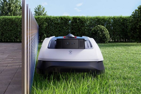 ECOVACS GOAT O500 - sečení kolem stěn a plotů