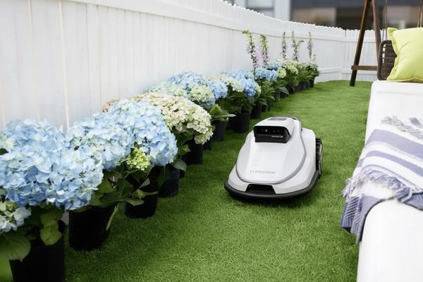 TerraMow V600 - průjezd úzkým místem