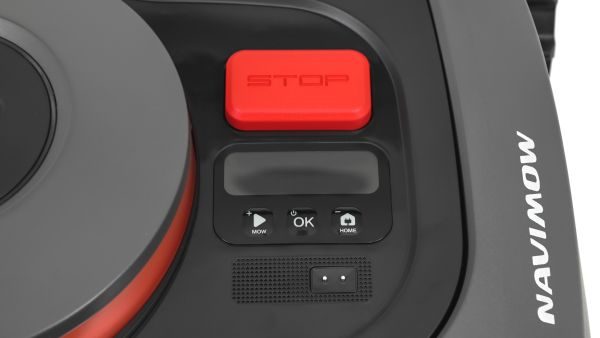 Navimow H500E - pohled shora na displej a ovládaní panel