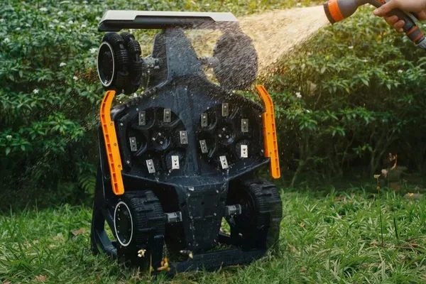 LUBA 3 AWD - dva žacie kotúče a vodoodolnosť IPX6