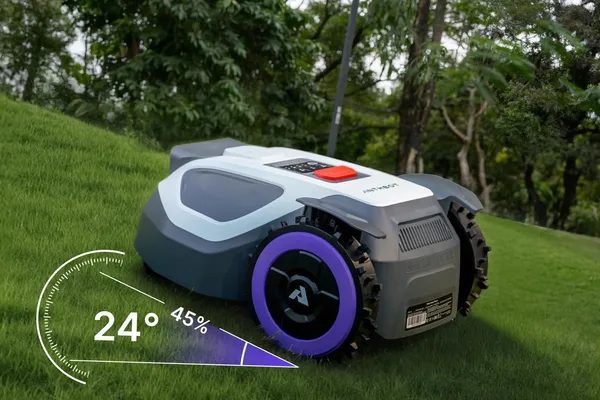 Anthbot M5 - sklon pozemku až 45 %