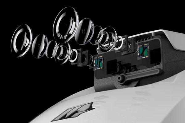 Detail kamery sekačky YUKA 2000 s technologií RTK a 3D Vision pro přesnou navigaci