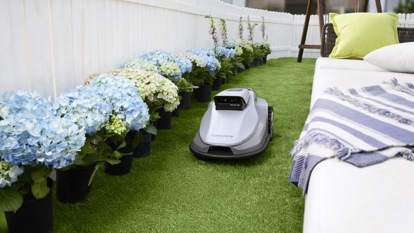 TerraMow V100 - průjezd úzkým místem