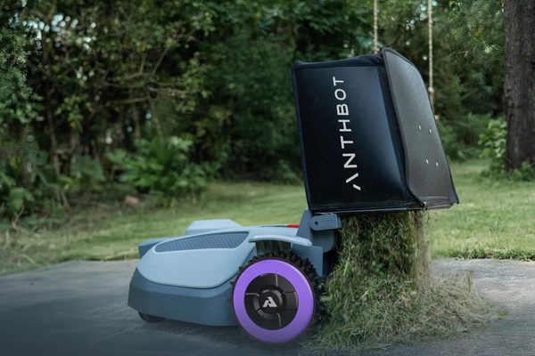 ANTHBOT N8 - vysypávání koše